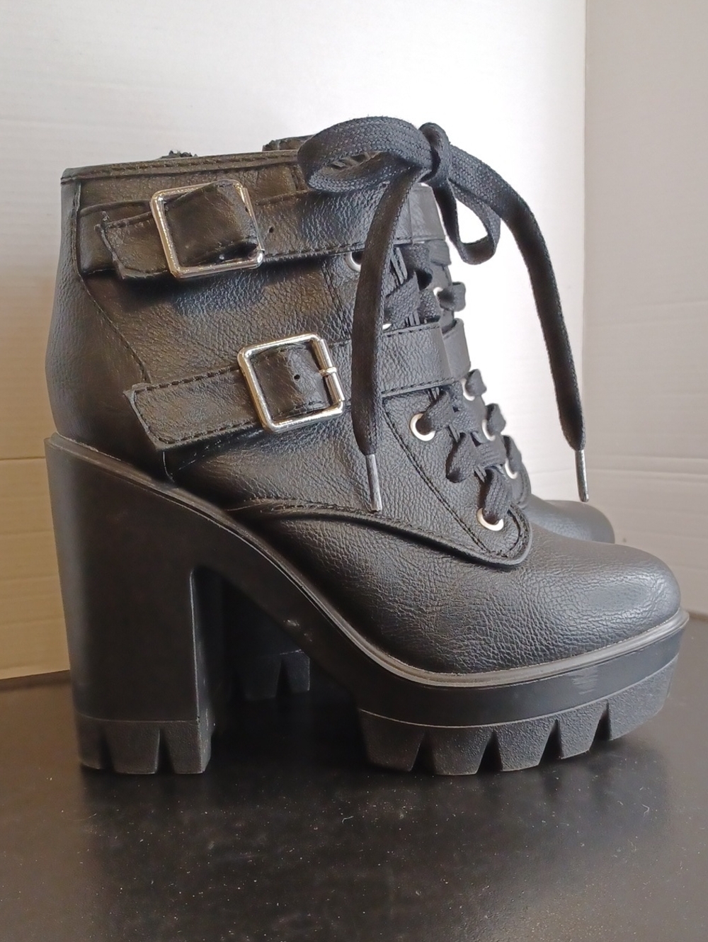 Bamboo Black Lace-Up Zip Chunky Lug Platform Heel Ankle Boots - Women's Sz 6.5